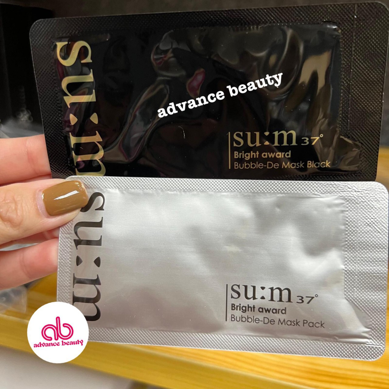 SU:M 37 Bright Award Bubble De Mask Pack 呼吸排毒泡泡面膜(20片) 黑/白